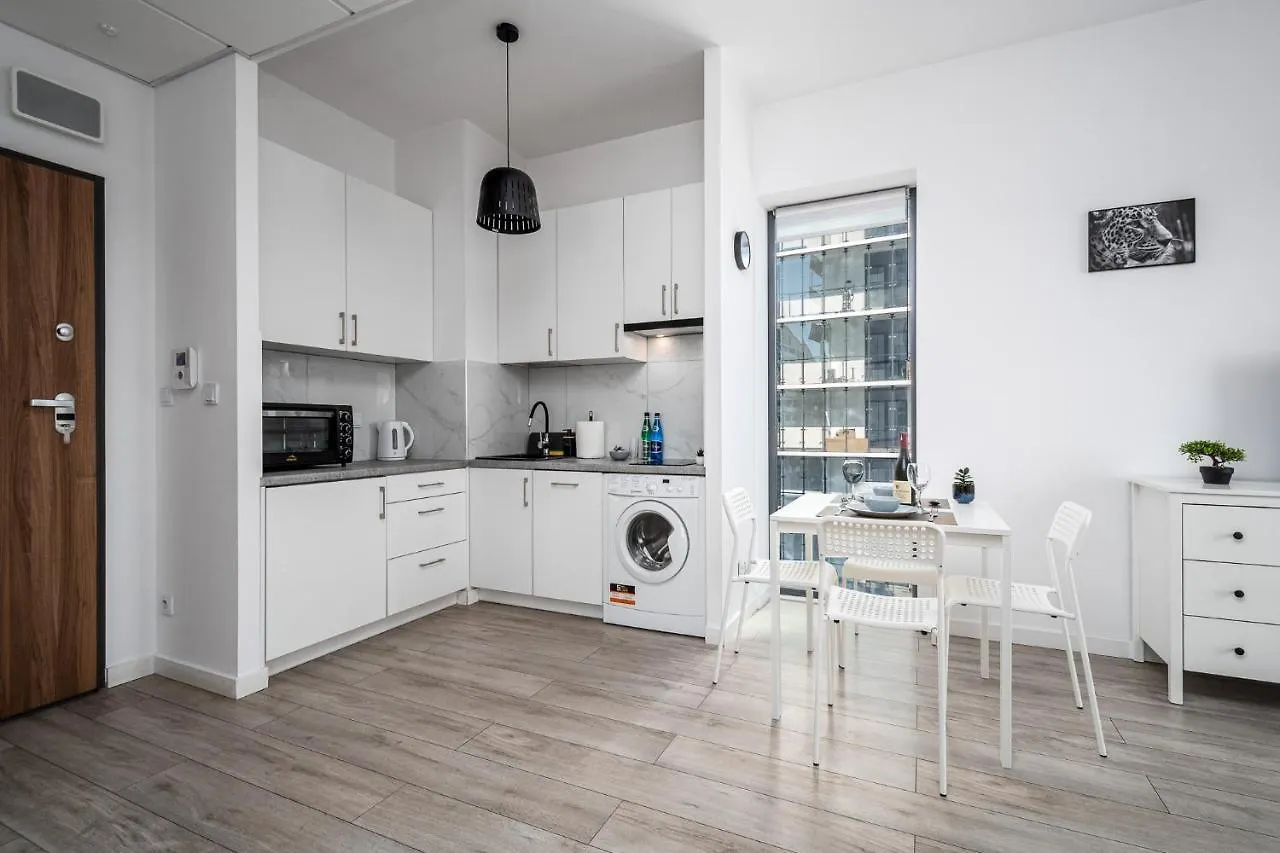 ワルシャワApartament Ks Wola Prymasa 407アパートメント ワルシャワ